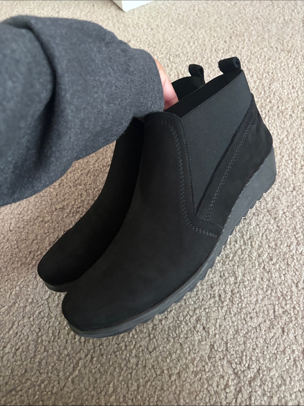 The Flexx Women's Black Slip-On Wedge Ankle Shoes size 9 1/2 - Picture 3 of 8